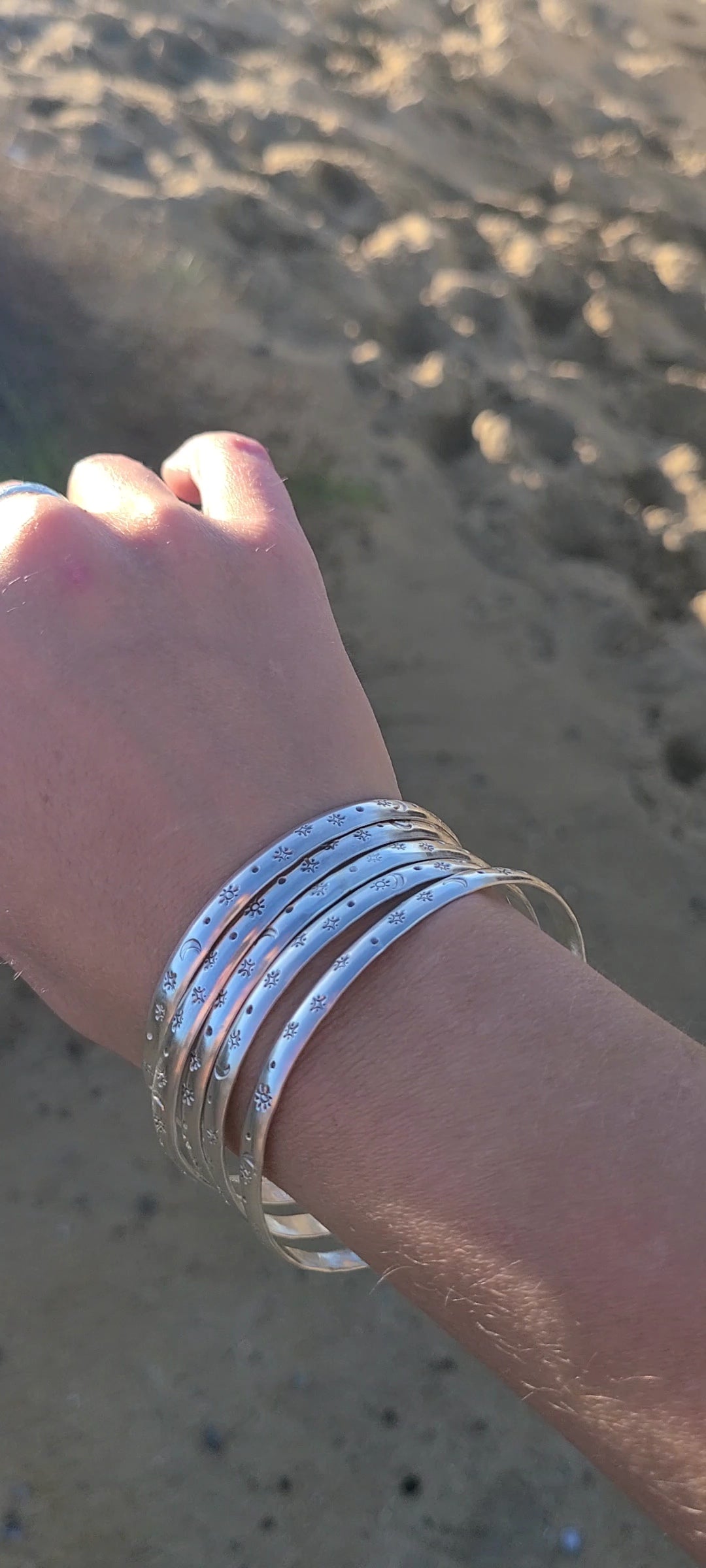 Les Bracelets et Joncs