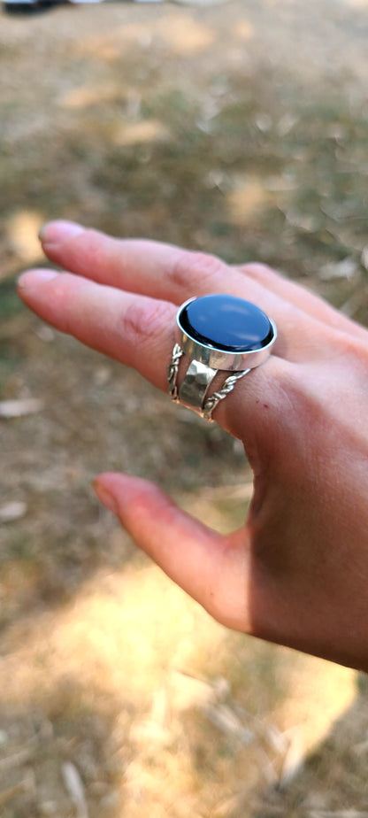La bague Hellebore et son Obsidienne