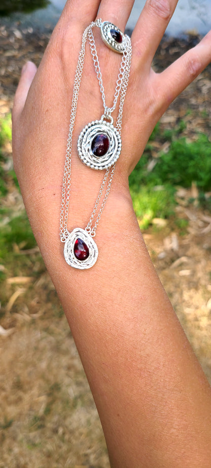 Collier Amaryllis et ses Grenats