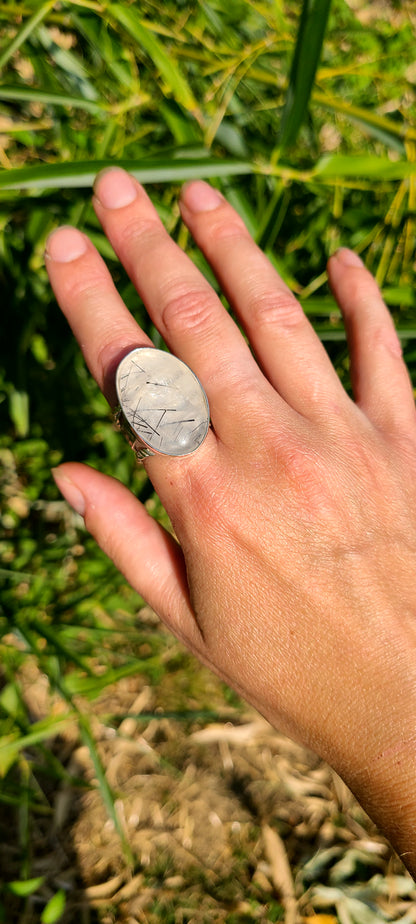 La bague Hortense Et ses aiguilles de Tourmaline en Quartz