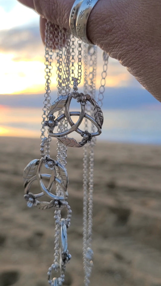 Collier Triquetra Fleuri