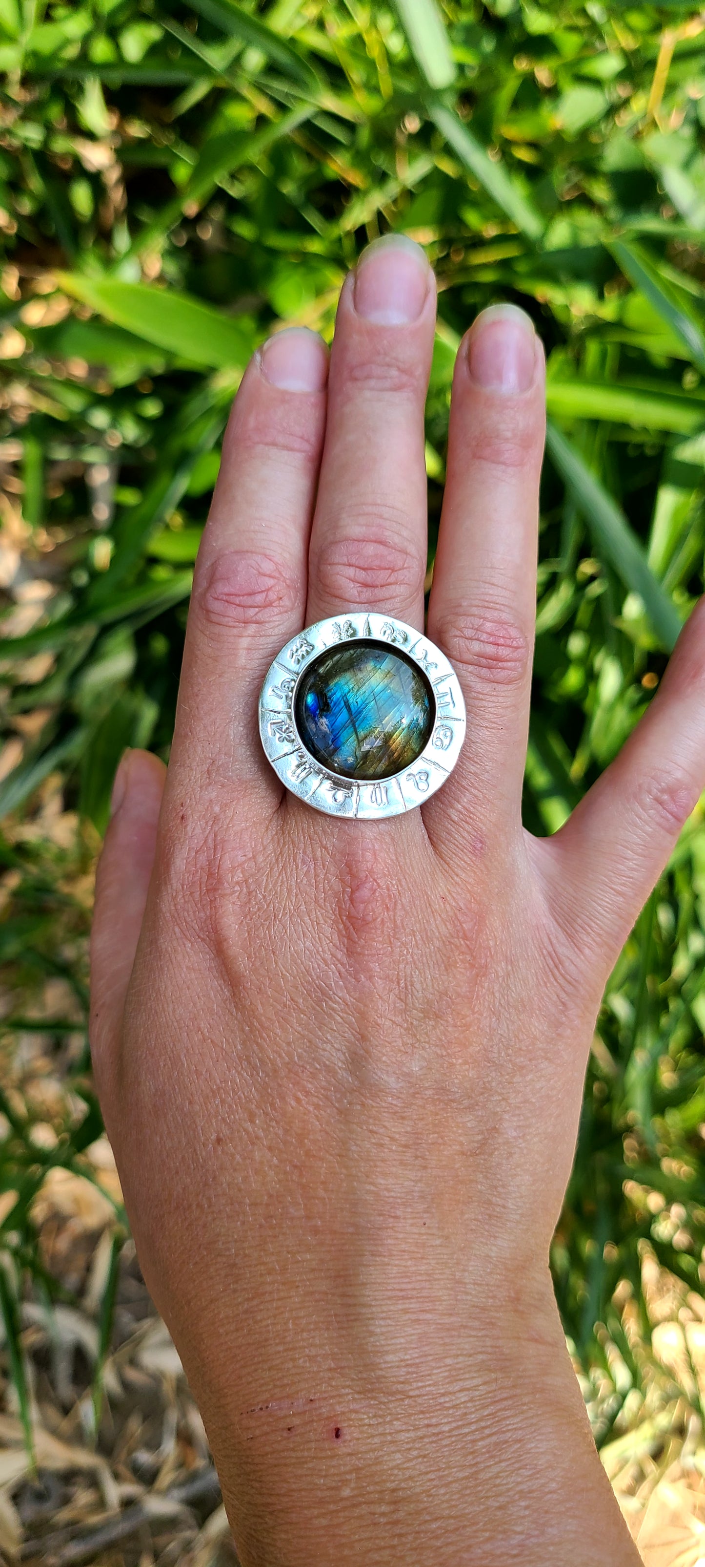 Bague Nigelle et sa labradorite