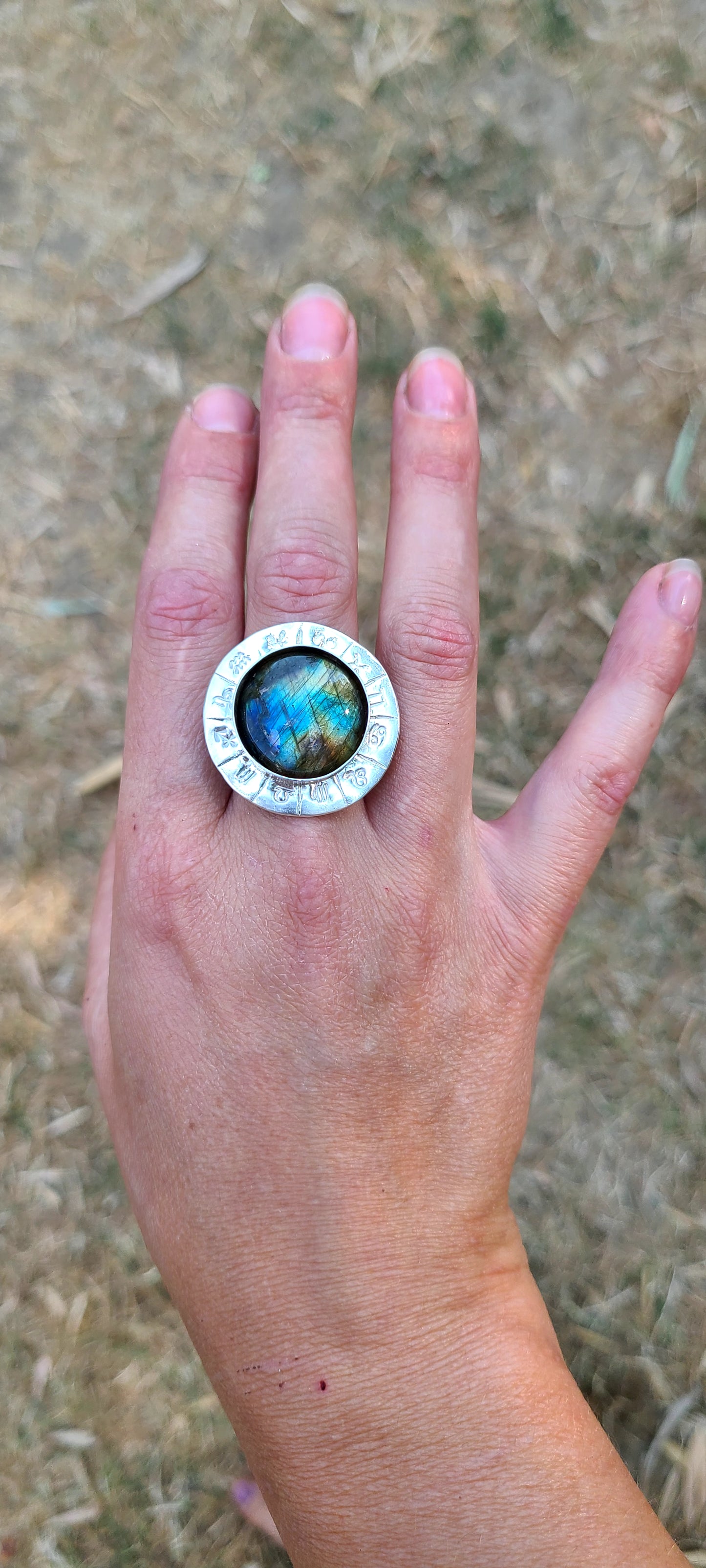 Bague Nigelle et sa labradorite