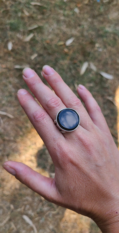 La bague Hellebore et son Obsidienne